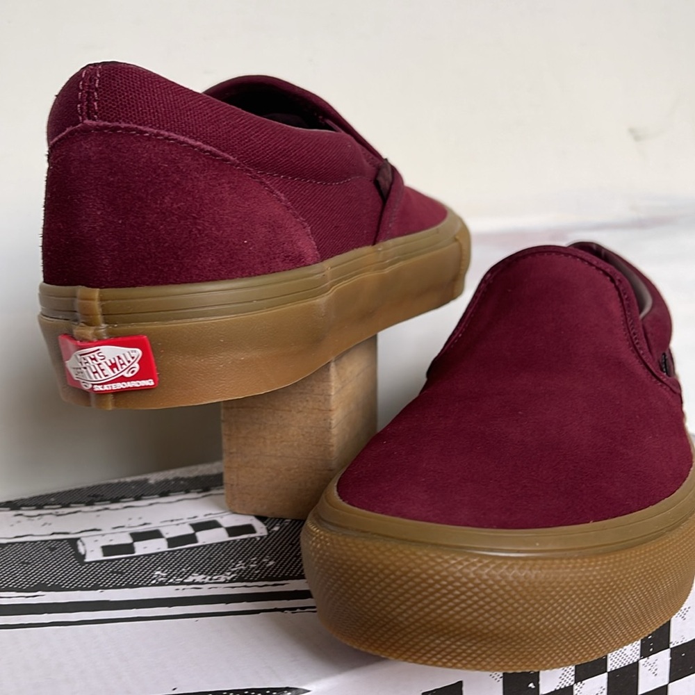 Vans WMNS Skate Slip-On
Port/Gum
VN0A5FCAK10
Sneakers - Picture 10 of 16